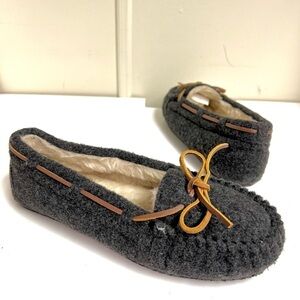 MINNETONKA WOMEN'S CALLY MOCCASINS gray fur lining size 9